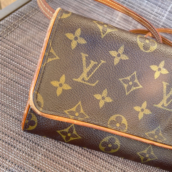Authentic Louis Vuitton Twin GM - Picture 3 of 16